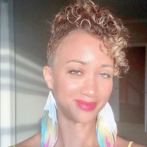 Meet your Posher, Latonya